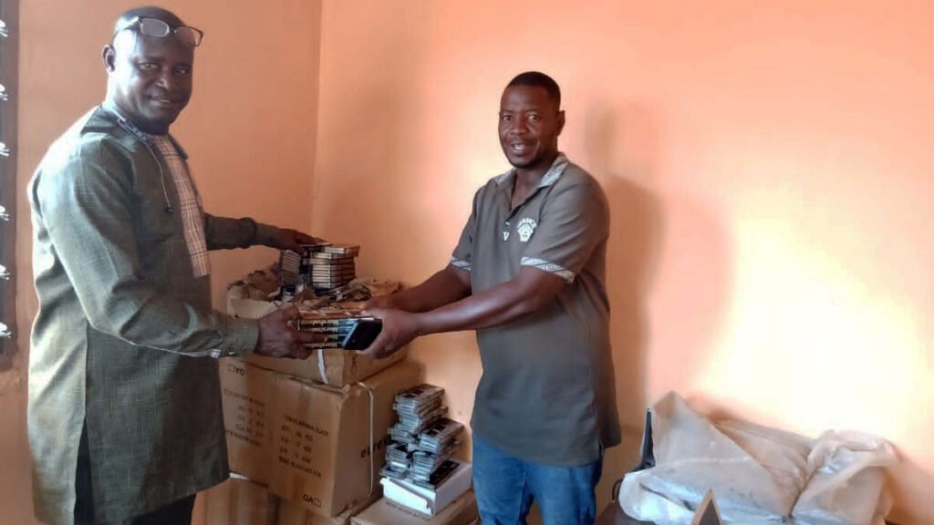 Dr Apaak Supports BECE-Candidates in the Builsa South Constituency